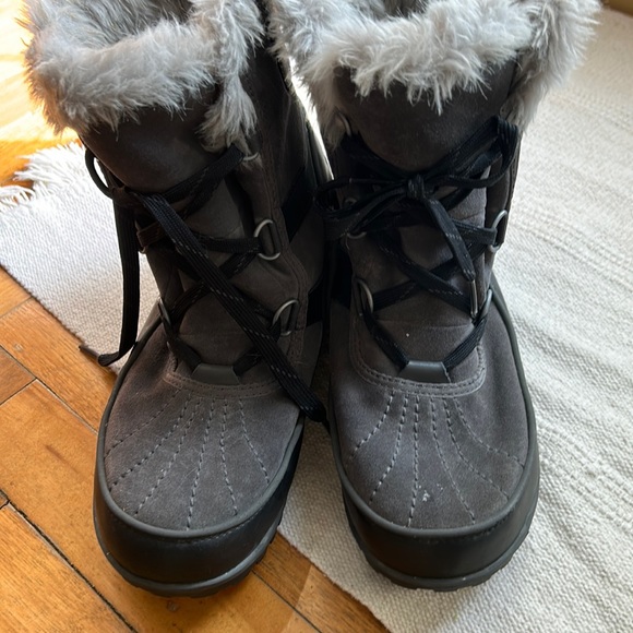 Sorel Shoes - Sorel Boots- Size 10- great condition!